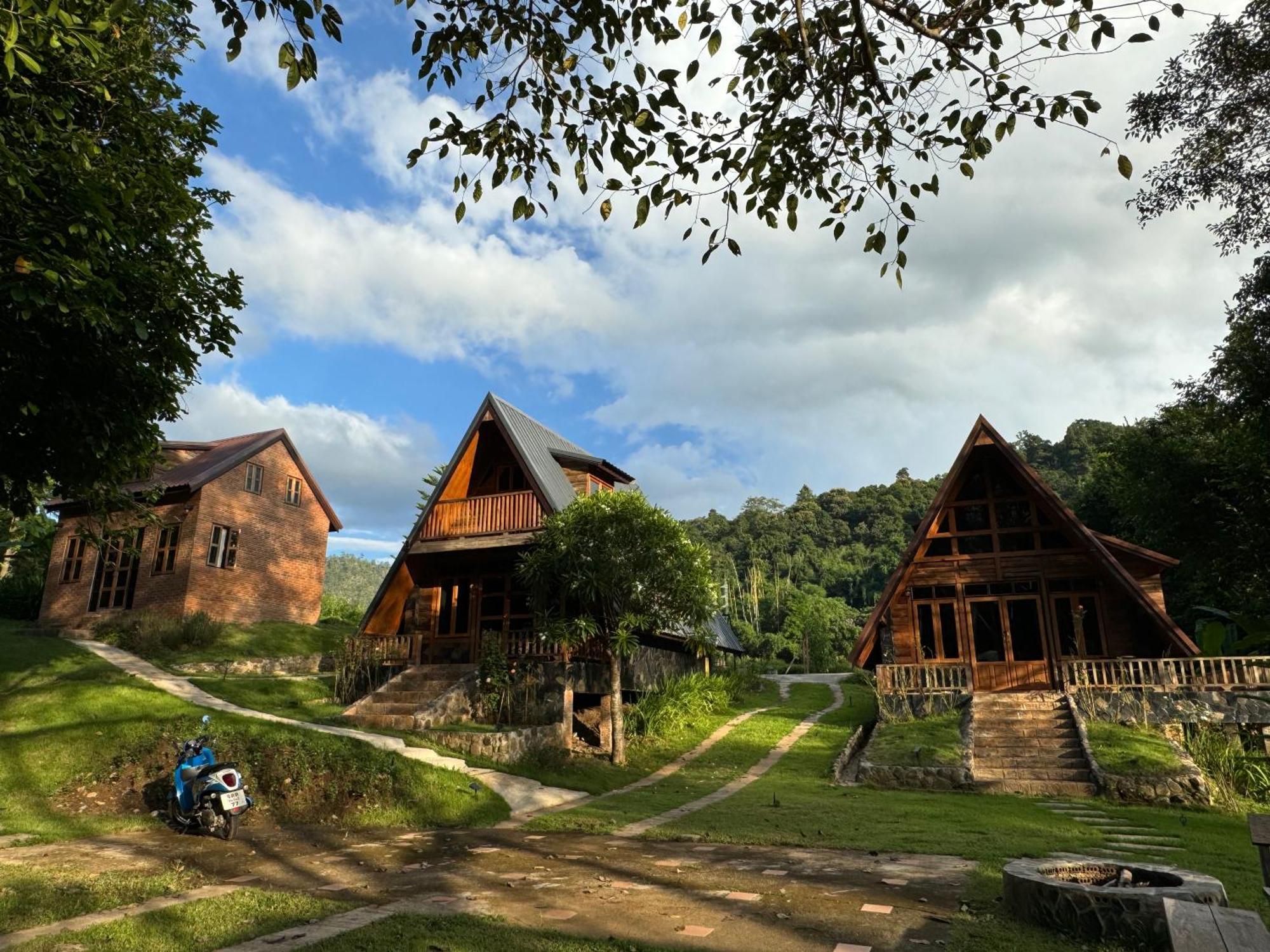 Ban Kaew Mo Ra Glamping & Restaurant Hotel Pang Mapha Exterior foto