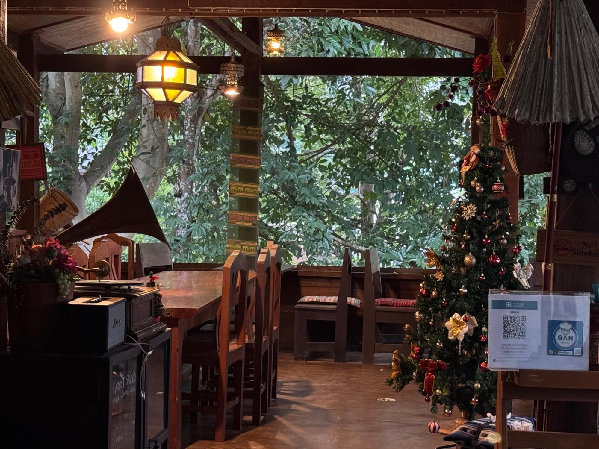 Ban Kaew Mo Ra Glamping & Restaurant Hotel Pang Mapha Exterior foto