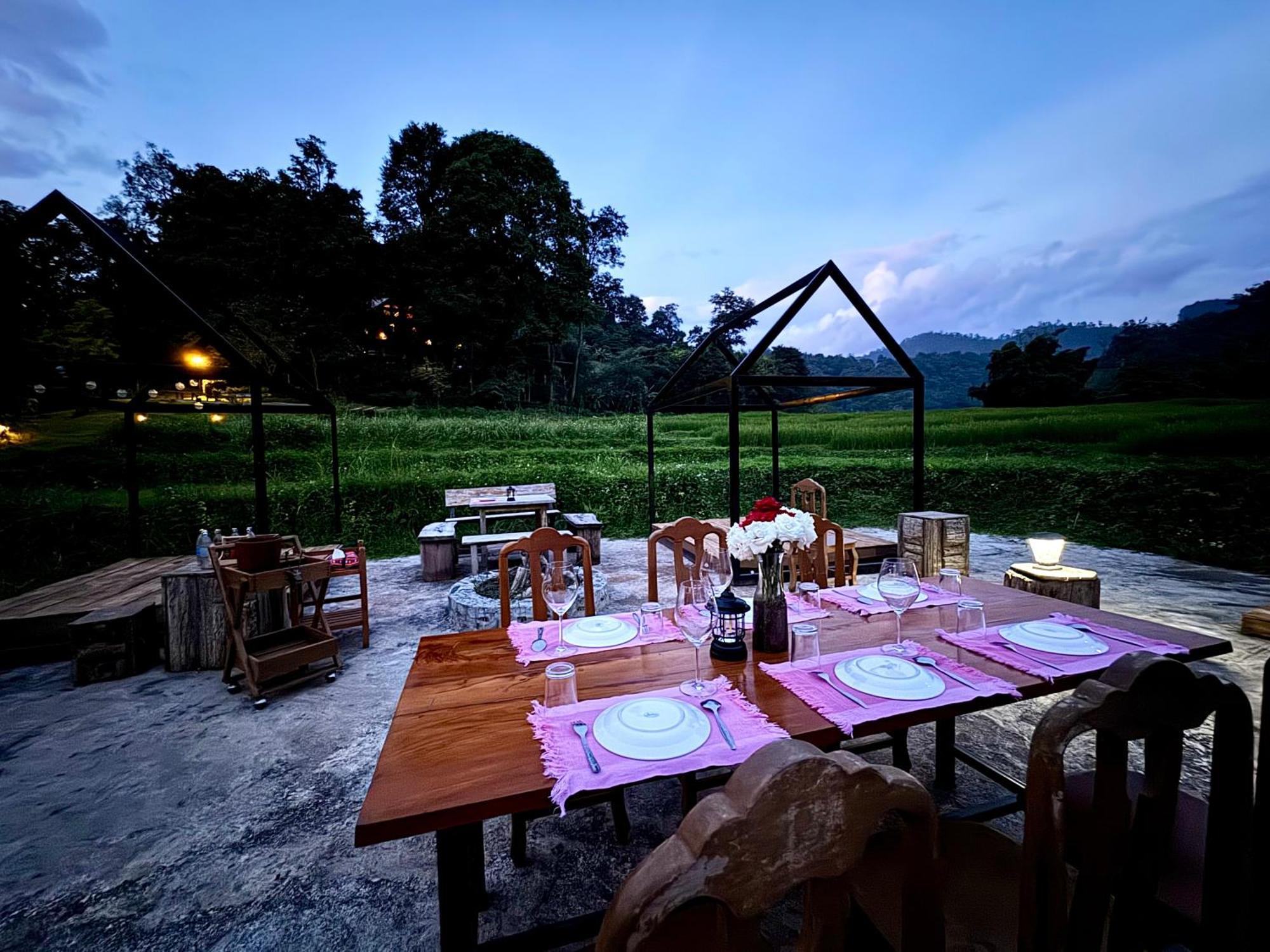 Ban Kaew Mo Ra Glamping & Restaurant Hotel Pang Mapha Exterior foto
