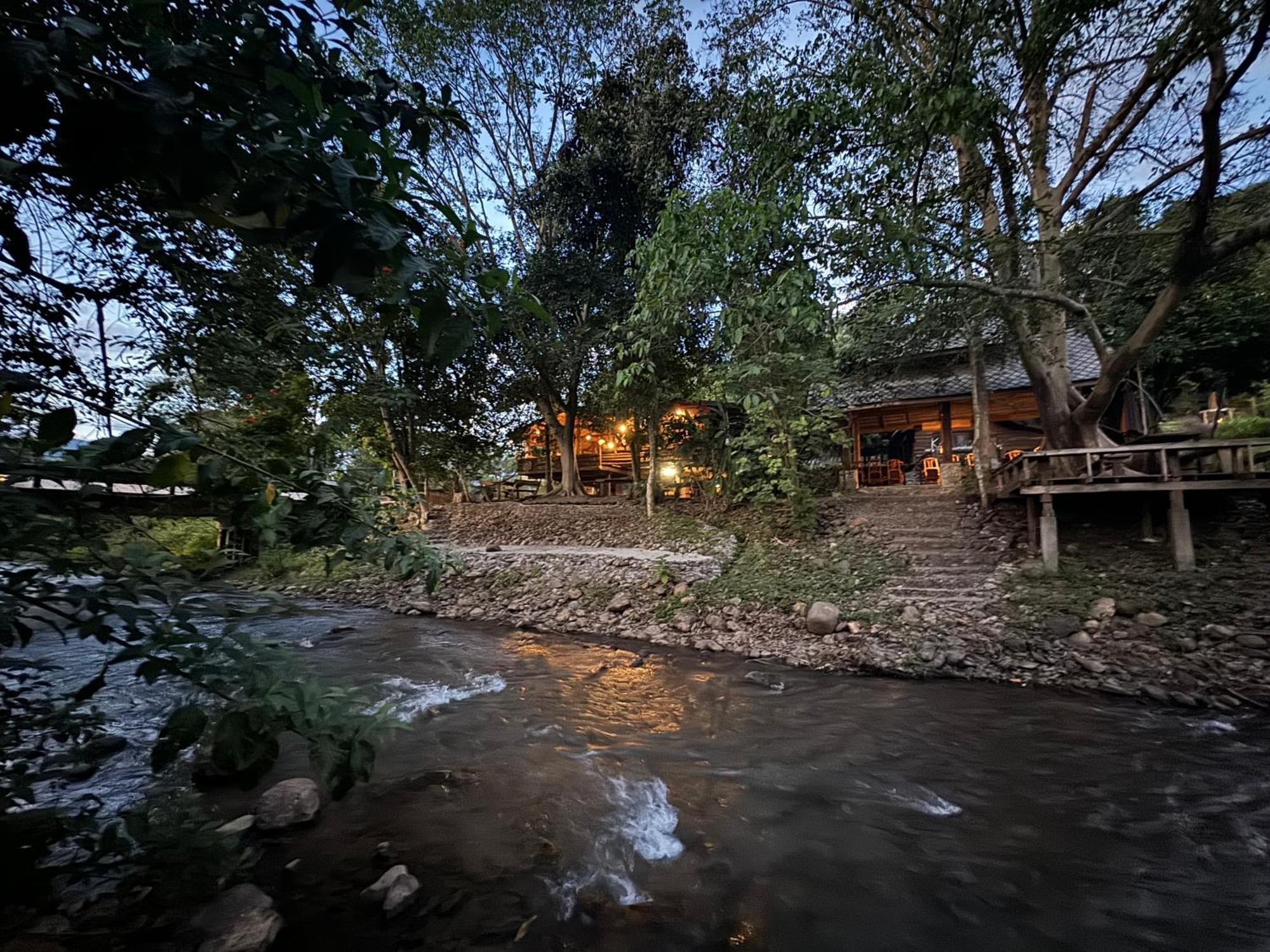 Ban Kaew Mo Ra Glamping & Restaurant Hotel Pang Mapha Exterior foto